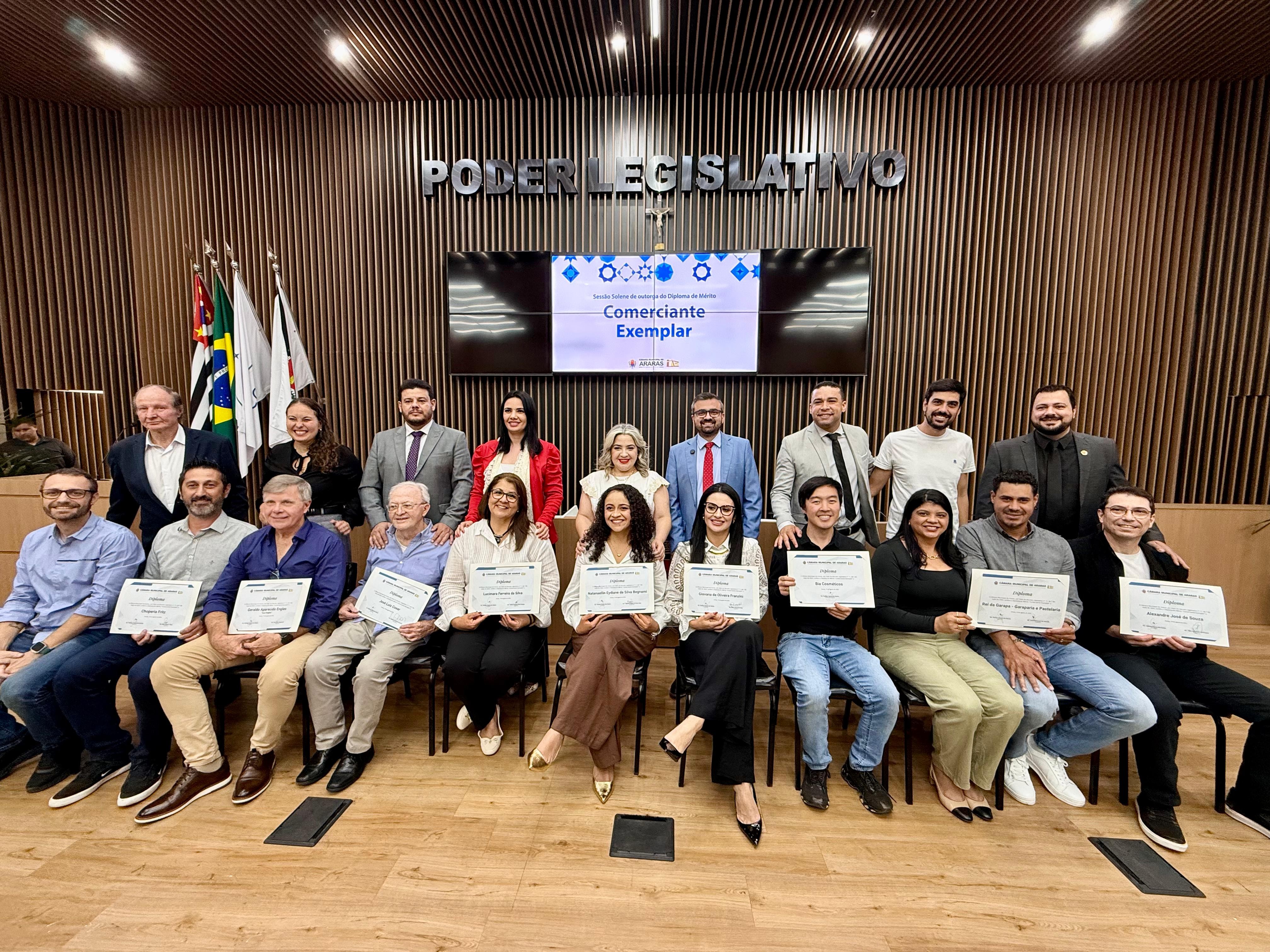 Visualize fotos 19/08/2025 Sessão Solene de entrega do Diploma "Comerciante Exemplar"