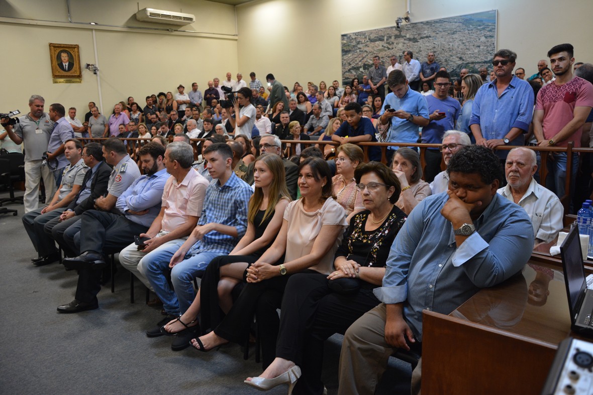 Visualize fotos Solenidade de Diplomação e Posse de Prefeito e Vice-prefeito